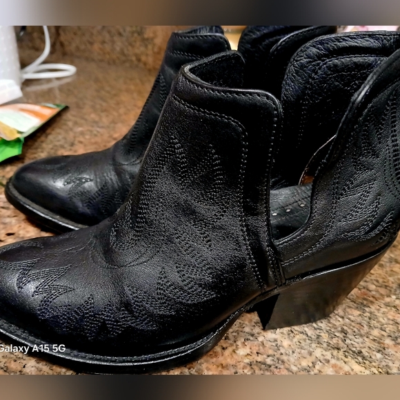 Ariat Dixon Black Leather Ankle Boots, 6.5 EUC - Picture 14 of 16